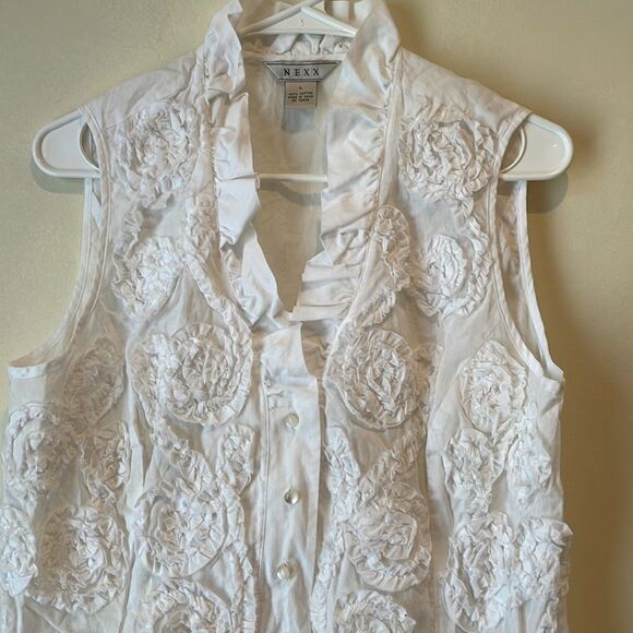 NEXX white ruffle Sleeveless top with pearl buttons Size Large - Picture 4 of 5